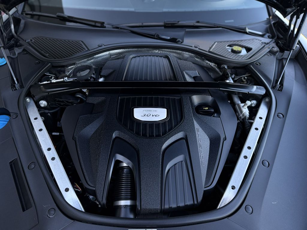 Photo 32 of this PORSCHE PANAMERA