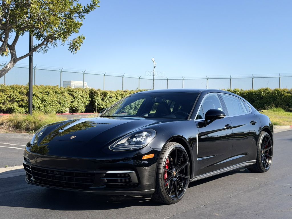 2018 PORSCHE PANAMERA