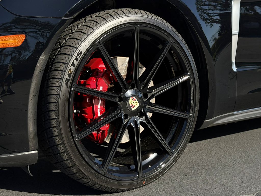 Photo 6 of this PORSCHE PANAMERA