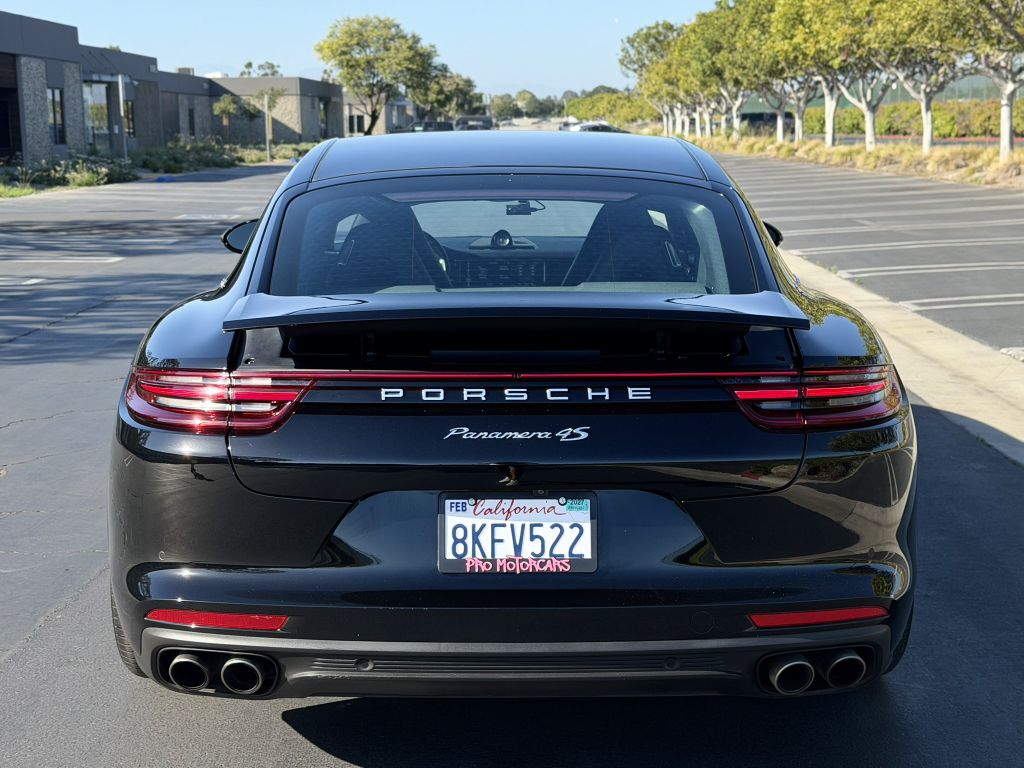 Photo 7 of this PORSCHE PANAMERA