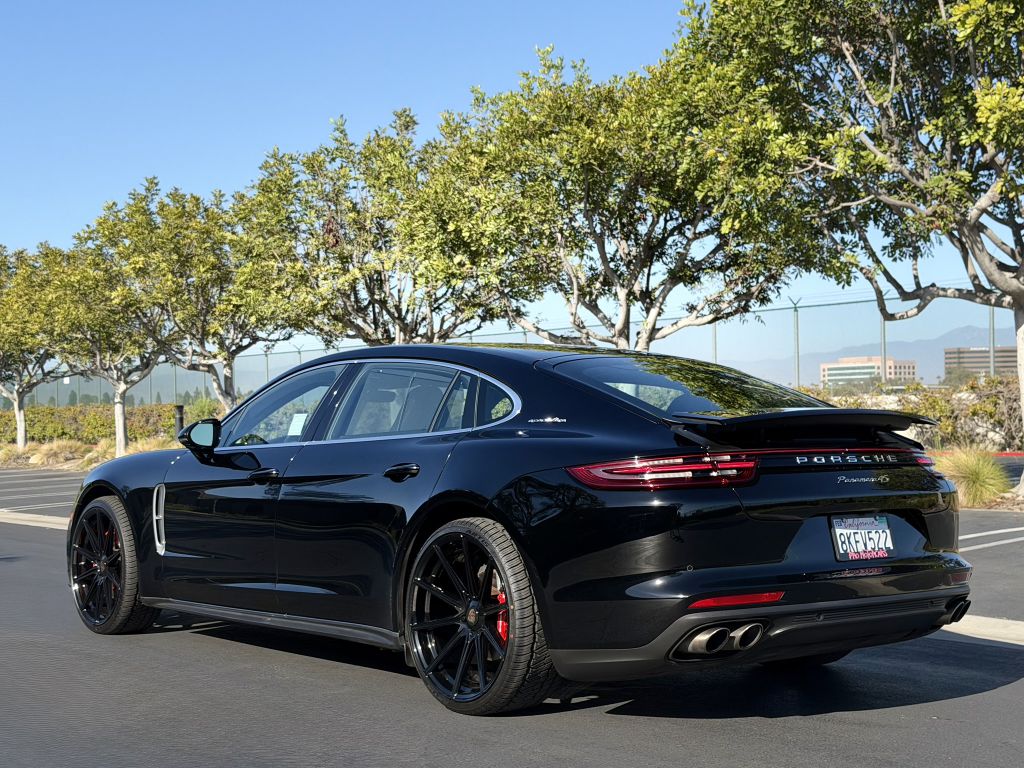 Photo 8 of this PORSCHE PANAMERA