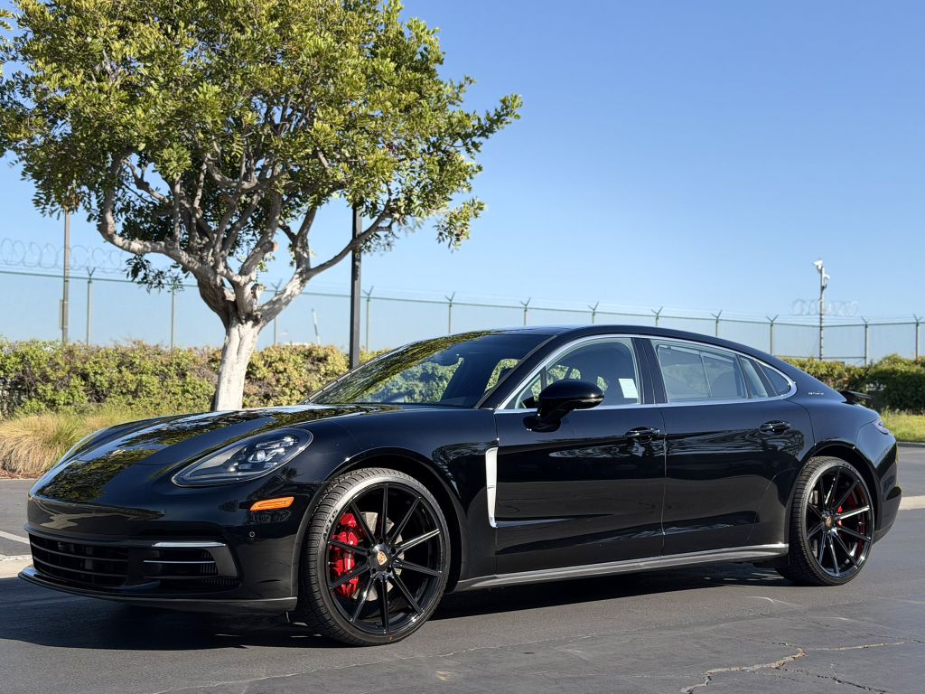 Photo 2 of this PORSCHE PANAMERA