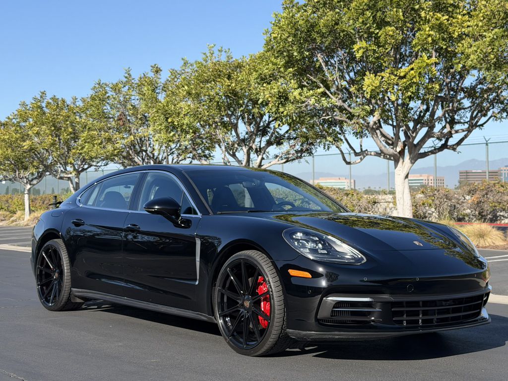 Photo 9 of this PORSCHE PANAMERA