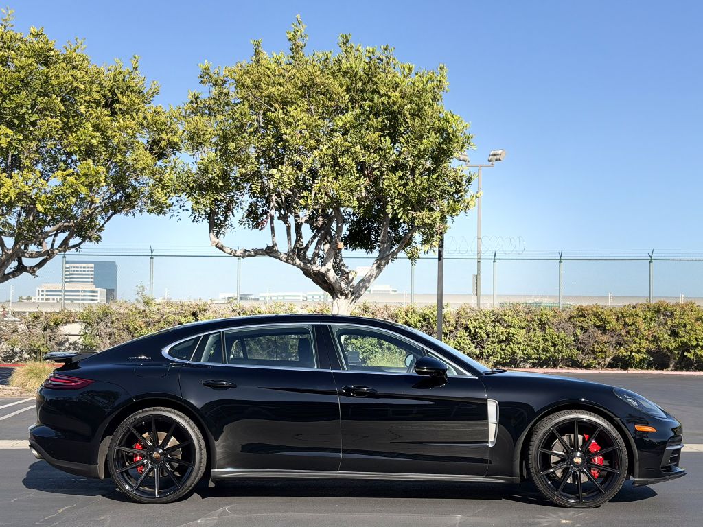 Photo 10 of this PORSCHE PANAMERA