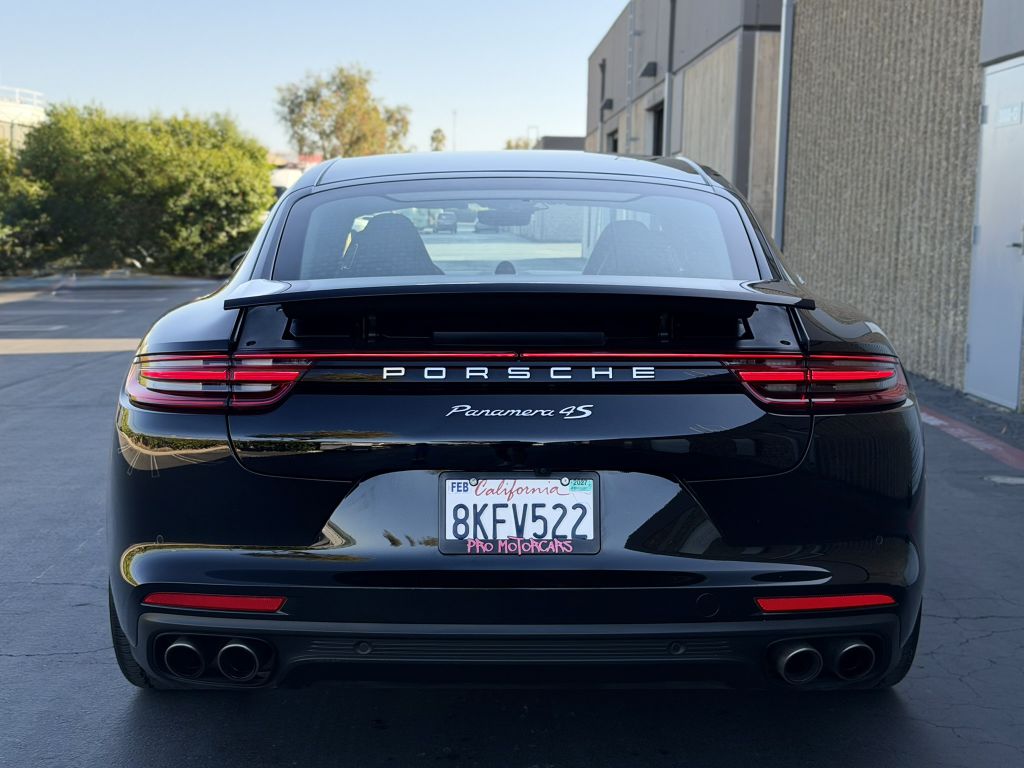 Photo 12 of this PORSCHE PANAMERA