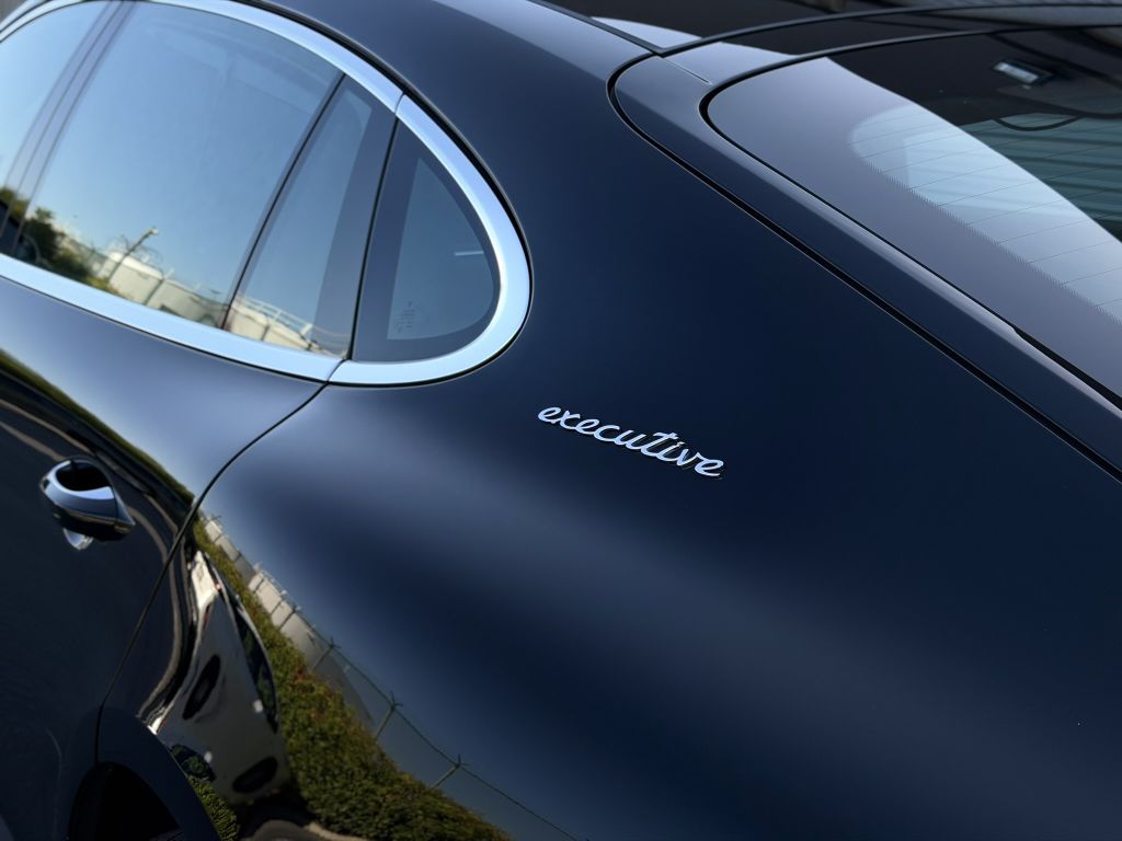 Photo 14 of this PORSCHE PANAMERA