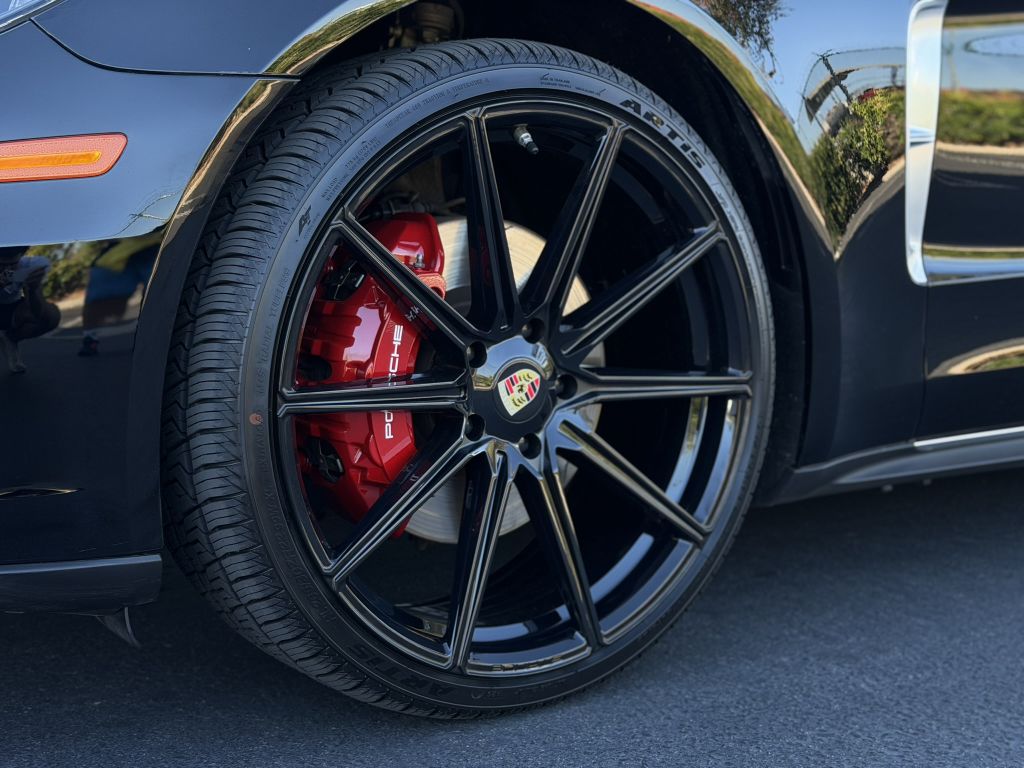 Photo 18 of this PORSCHE PANAMERA