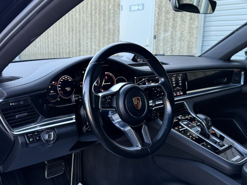 Photo 20 of this PORSCHE PANAMERA