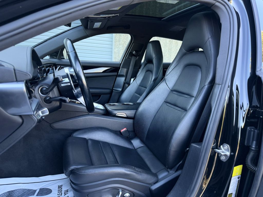 Photo 21 of this PORSCHE PANAMERA
