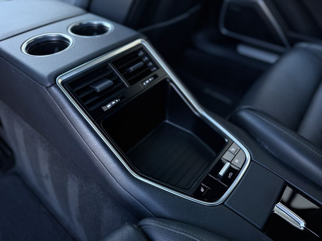 Photo 27 of this PORSCHE PANAMERA