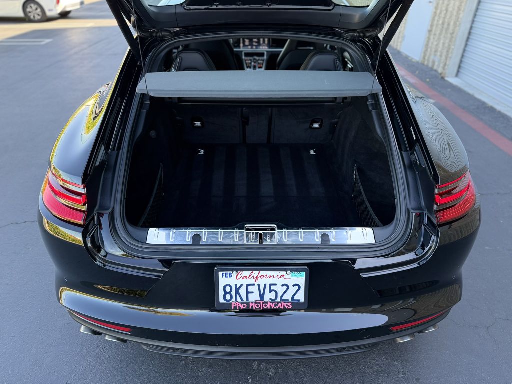 Photo 28 of this PORSCHE PANAMERA