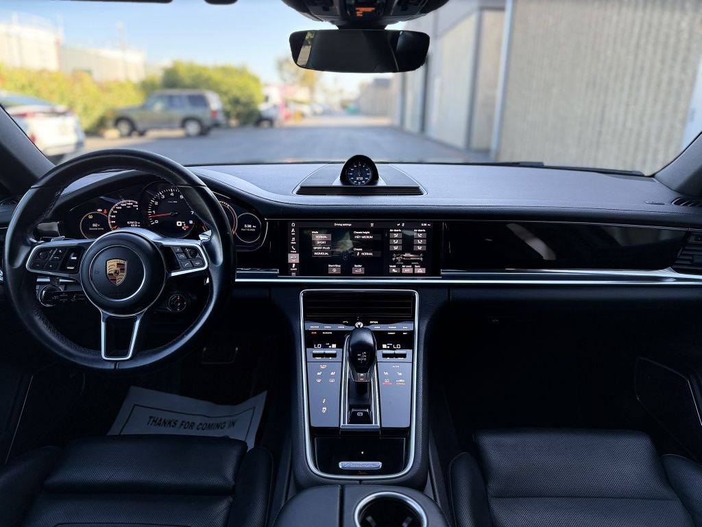 Photo 30 of this PORSCHE PANAMERA