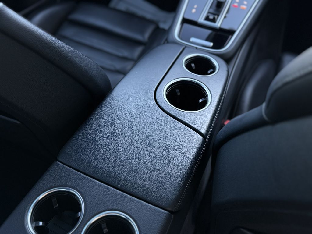 Photo 33 of this PORSCHE PANAMERA