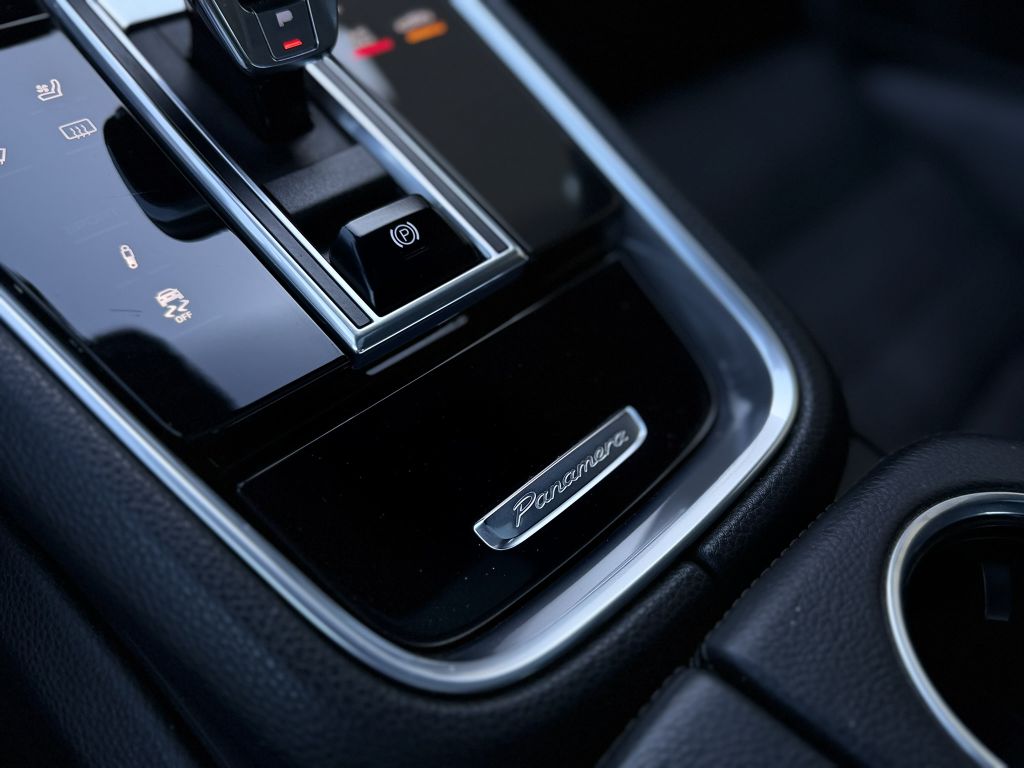 Photo 38 of this PORSCHE PANAMERA