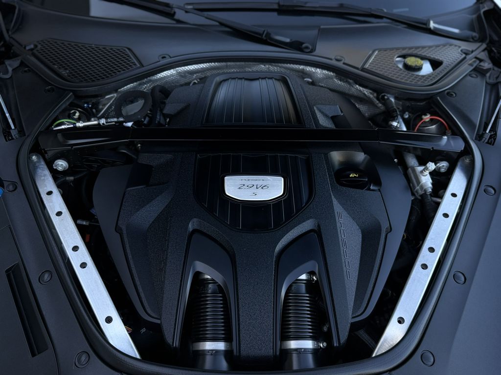 Photo 40 of this PORSCHE PANAMERA