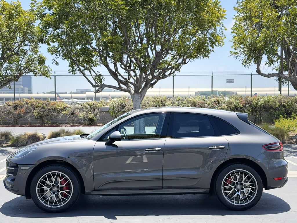 Photo 2 of this PORSCHE MACAN