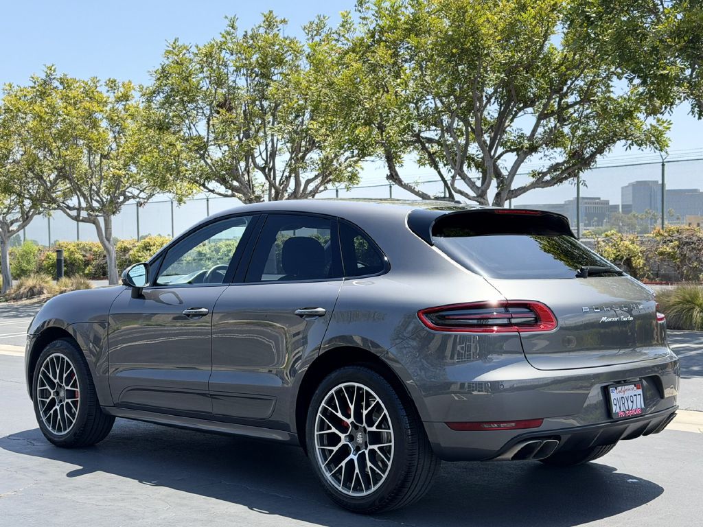 Photo 3 of this PORSCHE MACAN