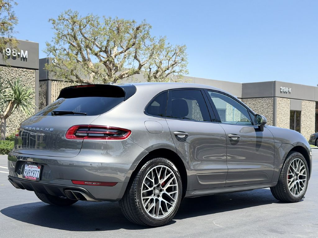 Photo 5 of this PORSCHE MACAN