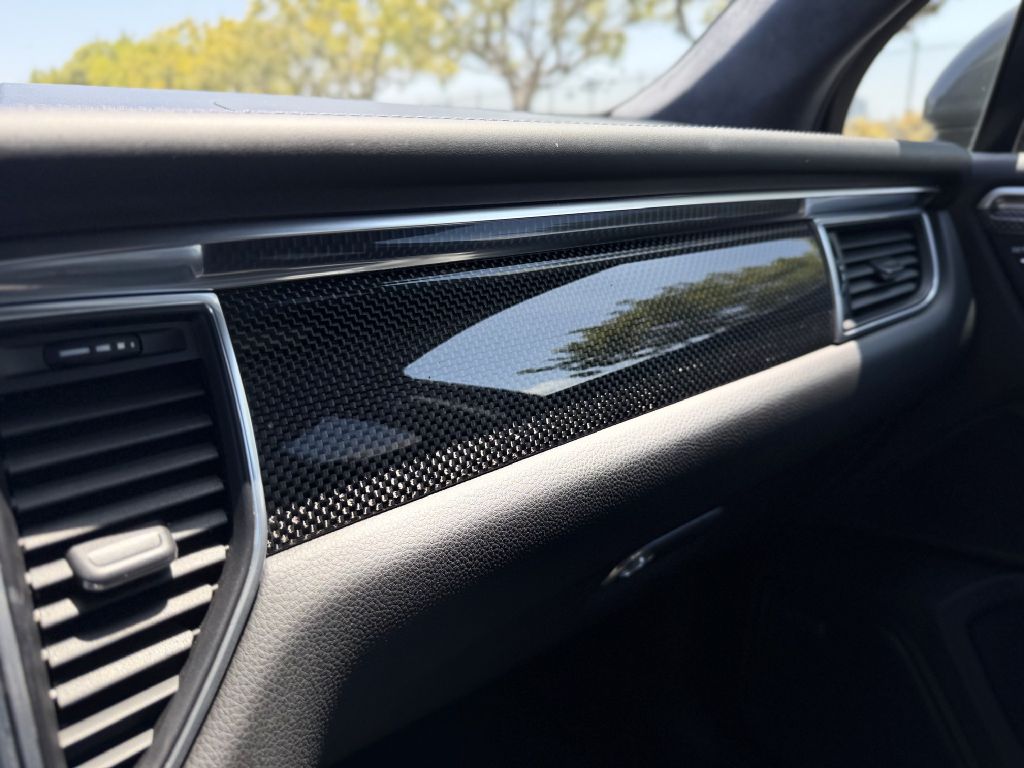 Photo 16 of this PORSCHE MACAN