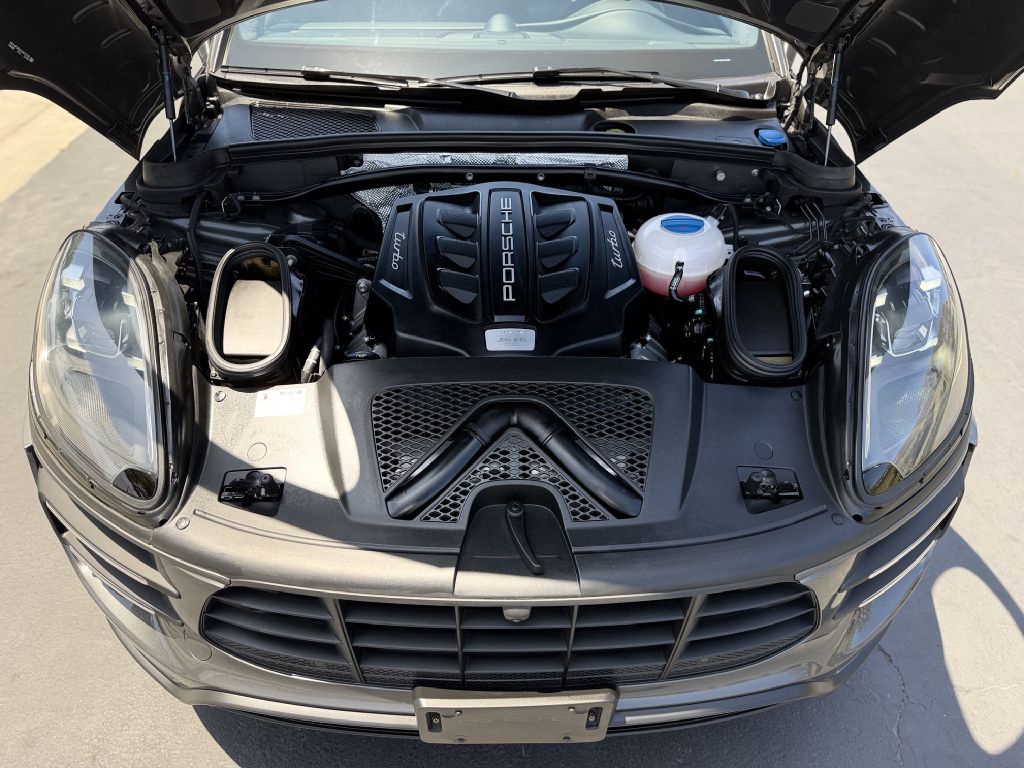Photo 19 of this PORSCHE MACAN
