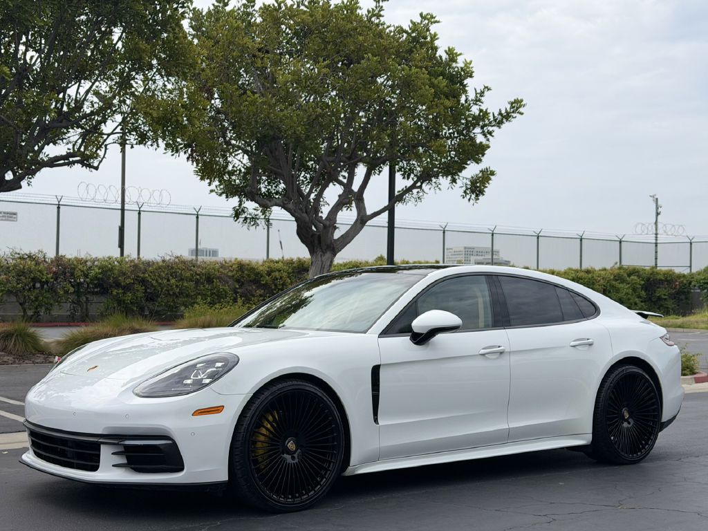 Photo 2 of this PORSCHE PANAMERA
