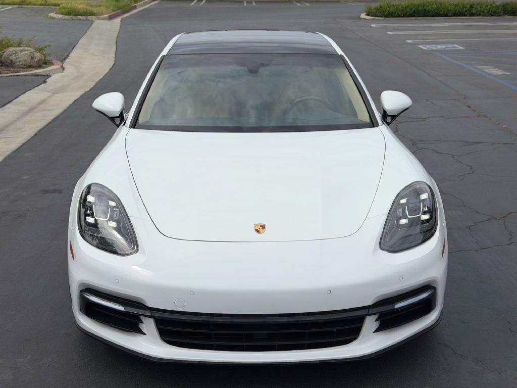 Photo 3 of this PORSCHE PANAMERA