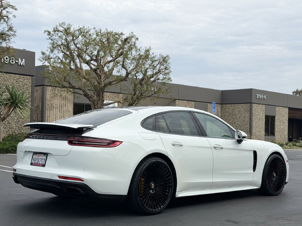Photo 6 of this PORSCHE PANAMERA