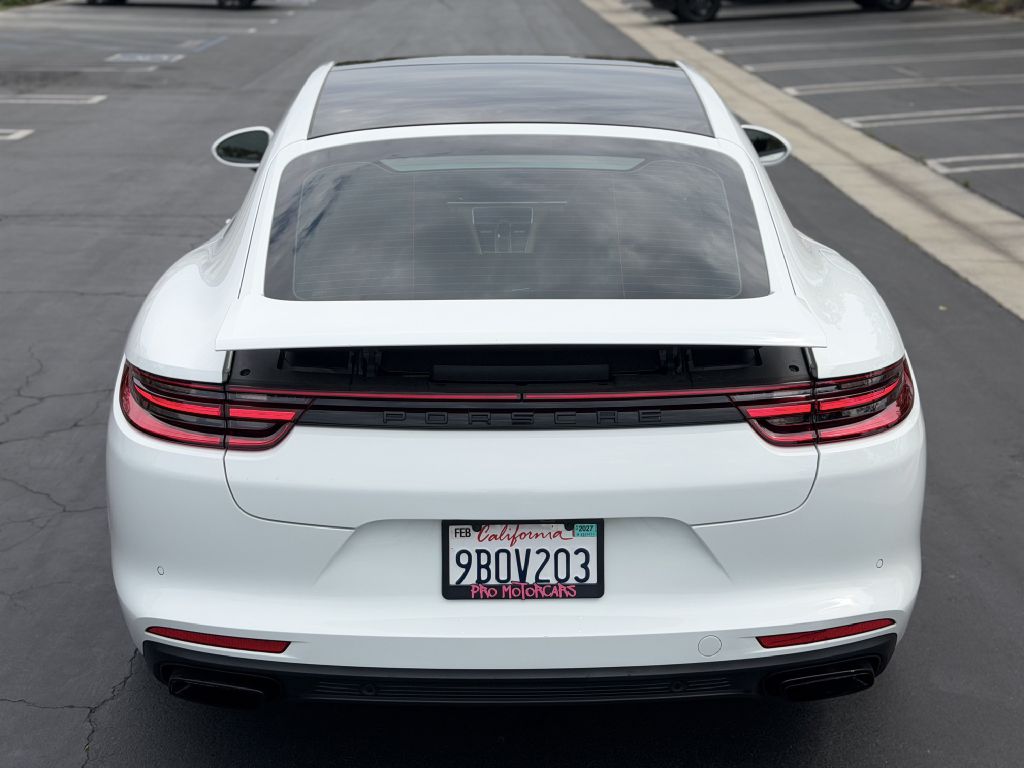 Photo 7 of this PORSCHE PANAMERA