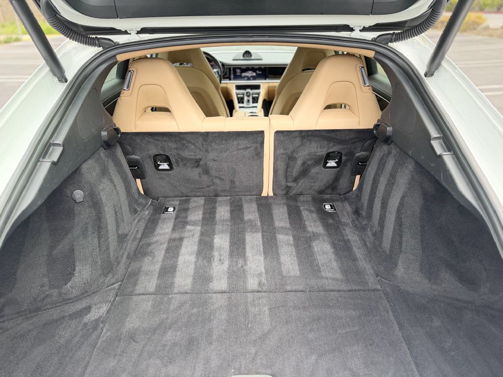 Photo 18 of this PORSCHE PANAMERA