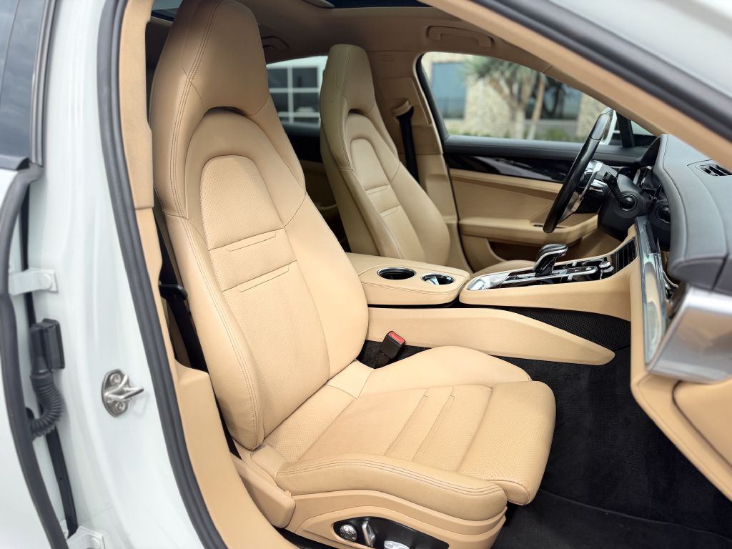 Photo 20 of this PORSCHE PANAMERA