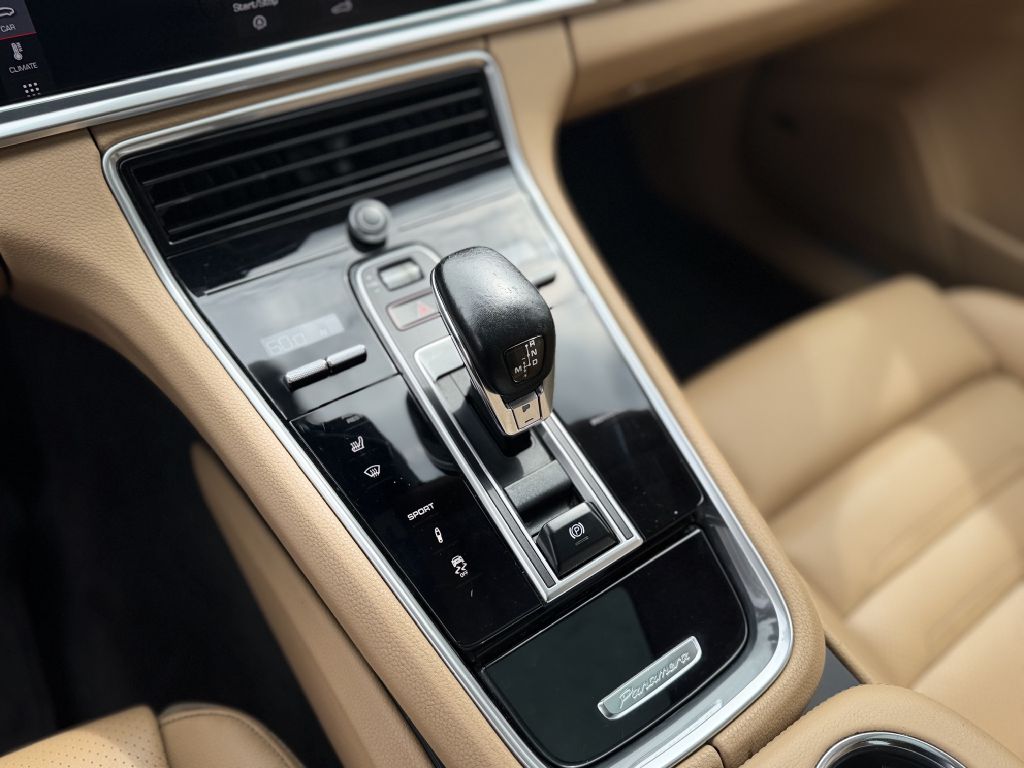 Photo 22 of this PORSCHE PANAMERA