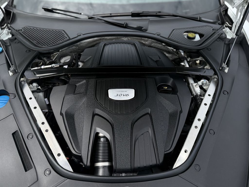 Photo 25 of this PORSCHE PANAMERA