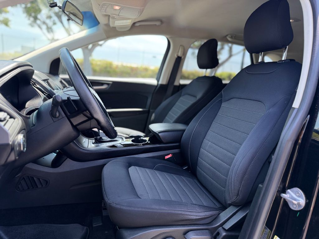 Photo 10 of this FORD EDGE