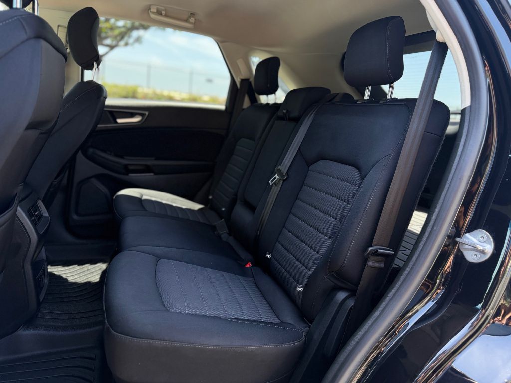 Photo 12 of this FORD EDGE