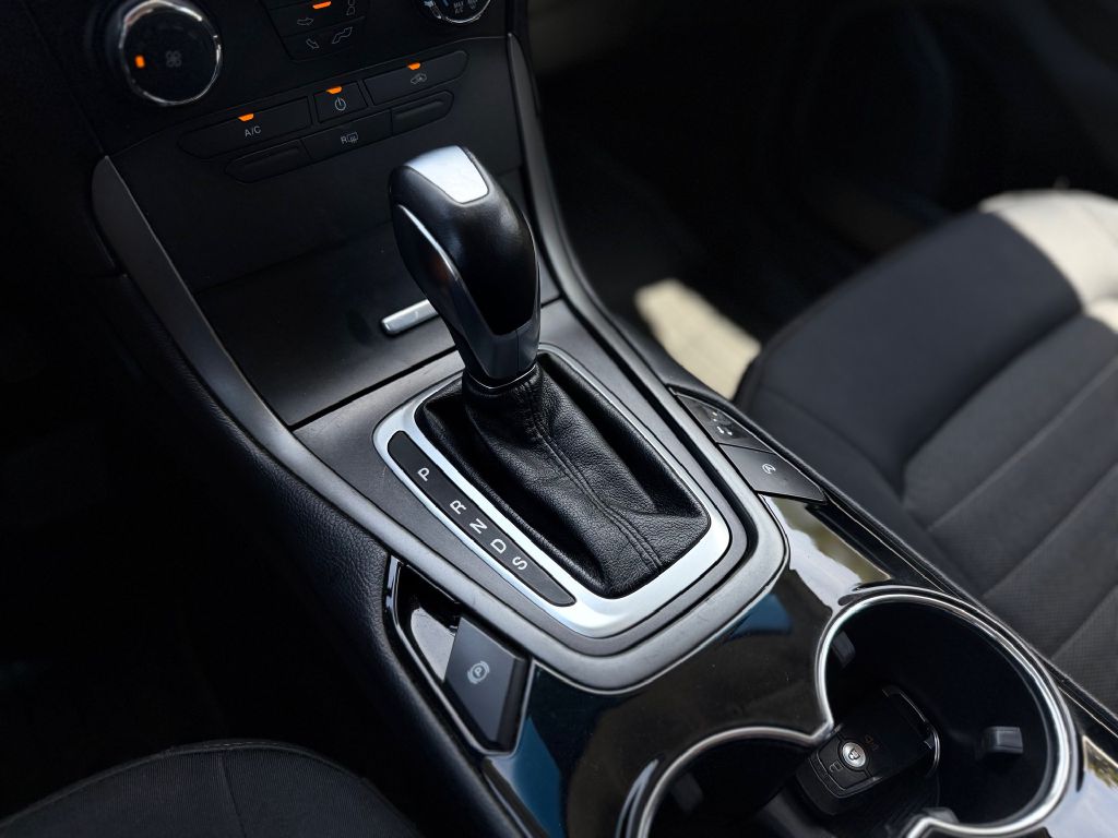 Photo 15 of this FORD EDGE