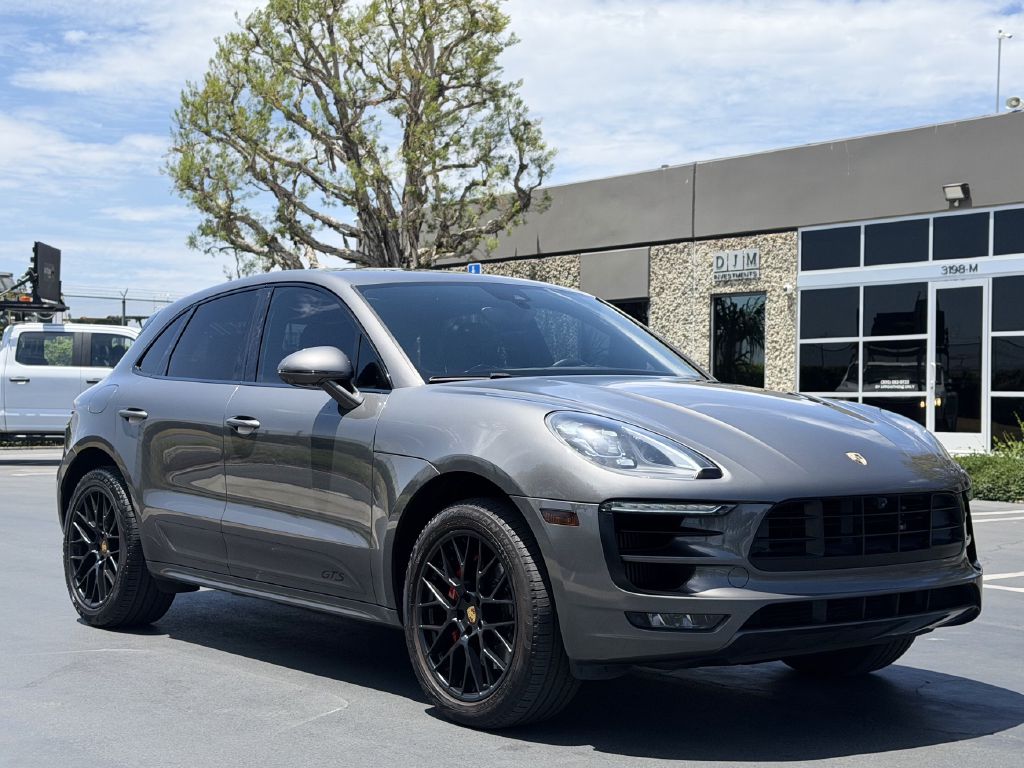 Photo 3 of this PORSCHE MACAN