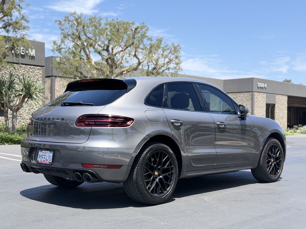 Photo 5 of this PORSCHE MACAN