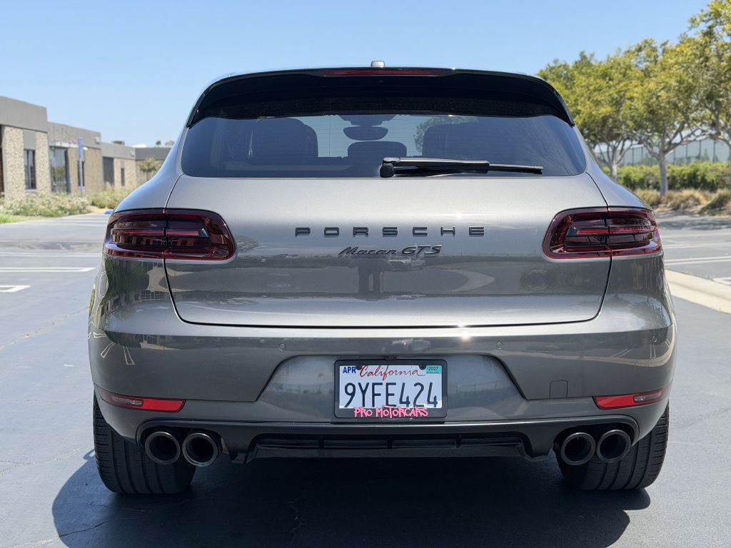 Photo 6 of this PORSCHE MACAN