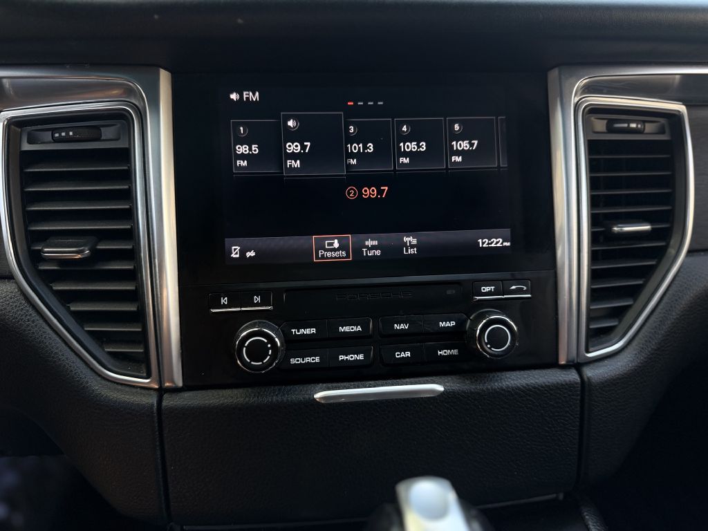 Photo 18 of this PORSCHE MACAN