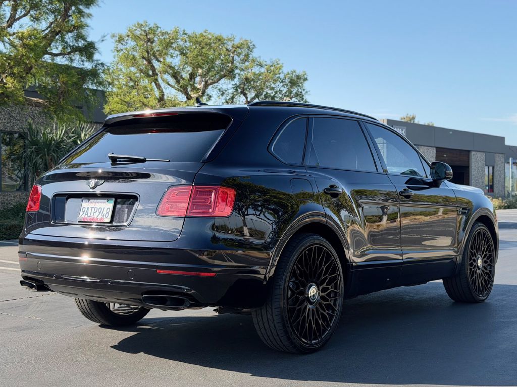 Photo 4 of this BENTLEY BENTAYGA