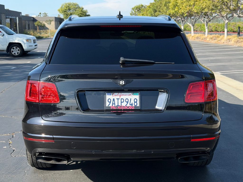 Photo 5 of this BENTLEY BENTAYGA