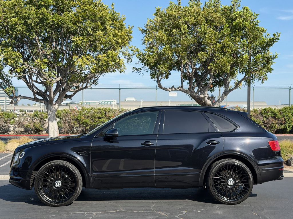 Photo 7 of this BENTLEY BENTAYGA