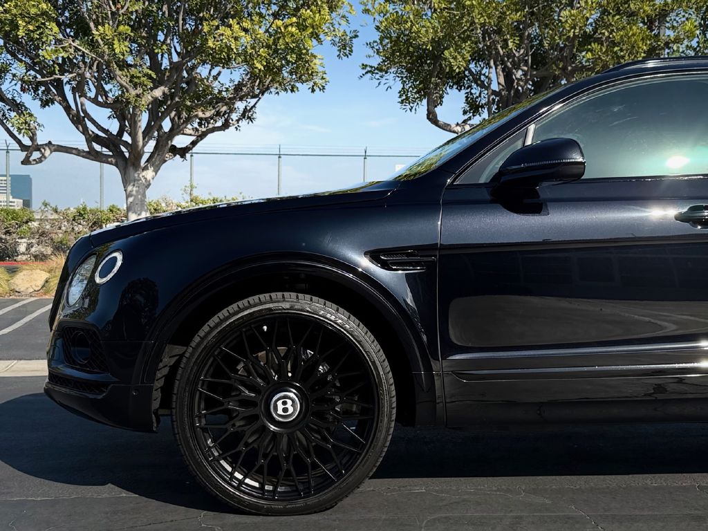 Photo 8 of this BENTLEY BENTAYGA
