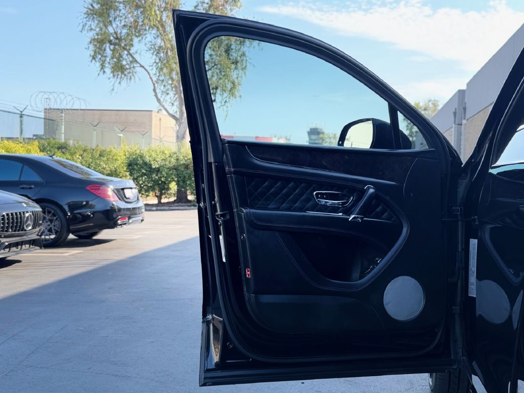 Photo 9 of this BENTLEY BENTAYGA