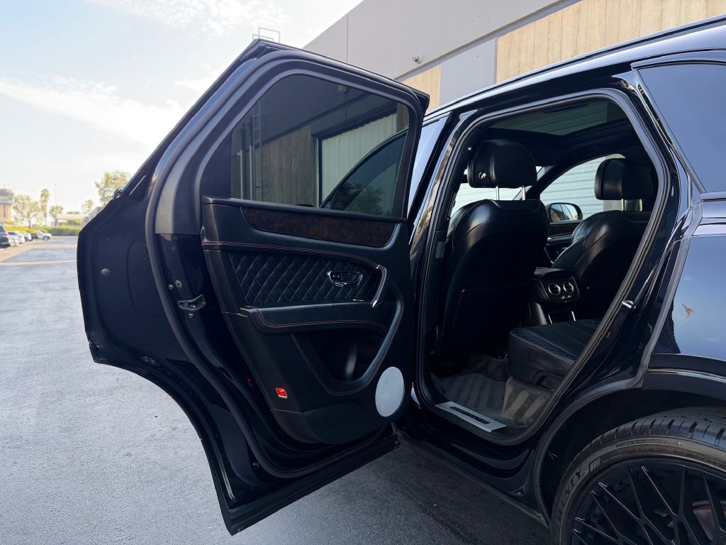 Photo 12 of this BENTLEY BENTAYGA