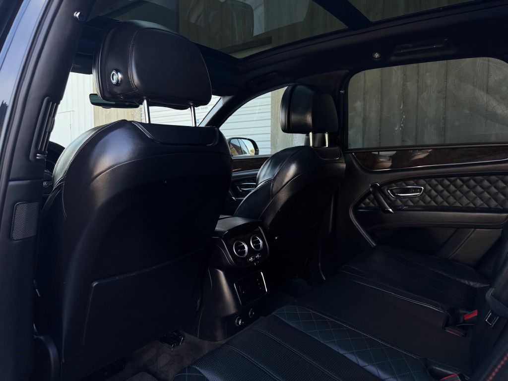 Photo 13 of this BENTLEY BENTAYGA
