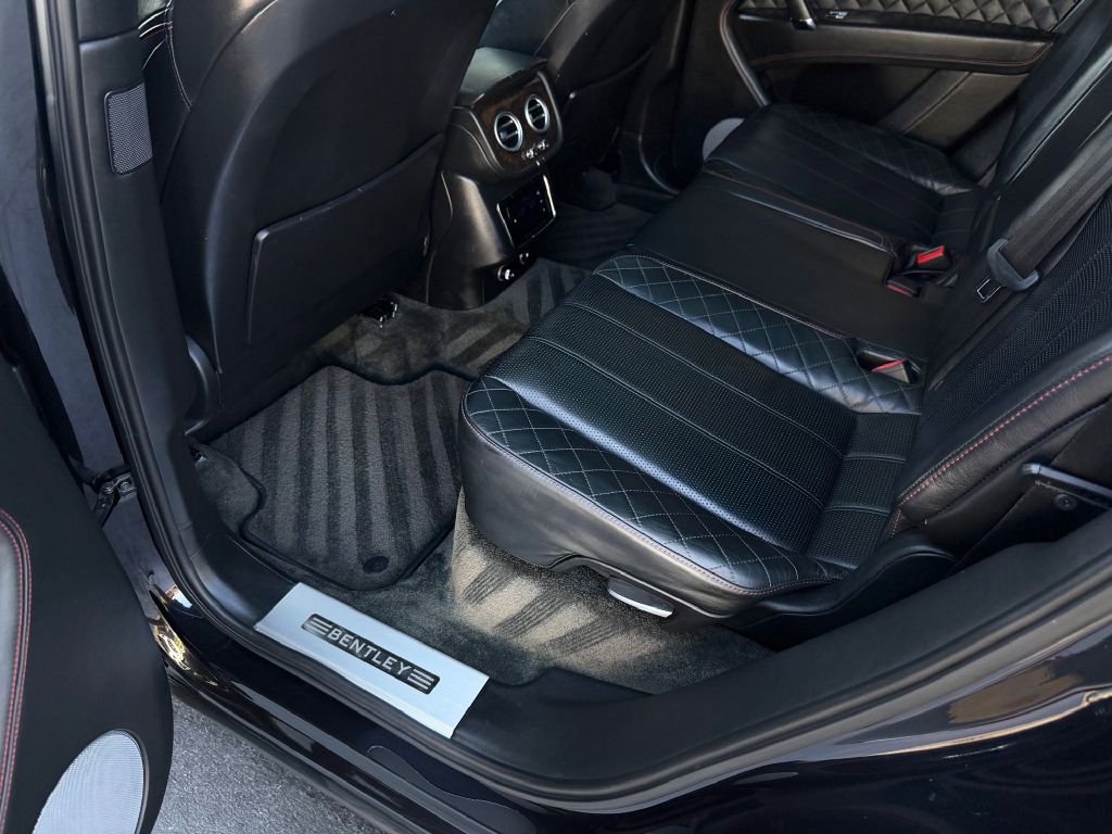 Photo 14 of this BENTLEY BENTAYGA