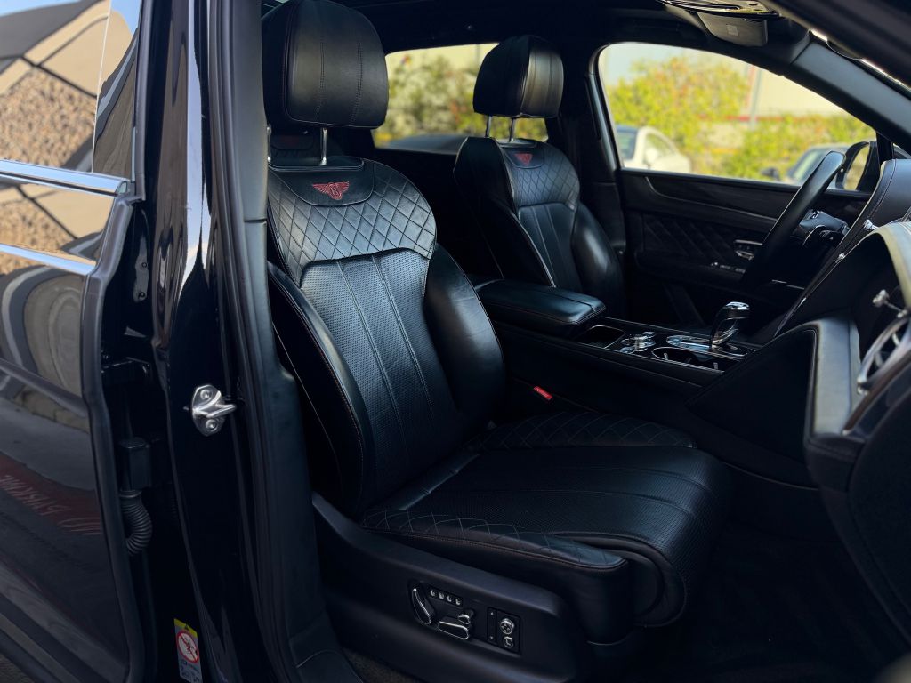 Photo 17 of this BENTLEY BENTAYGA