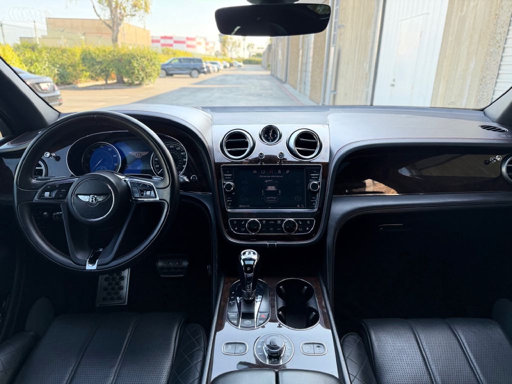 Photo 18 of this BENTLEY BENTAYGA