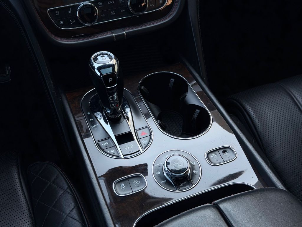 Photo 19 of this BENTLEY BENTAYGA